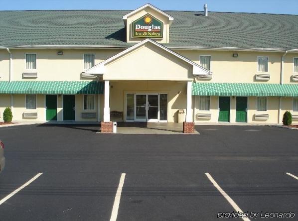 Douglas Inn & Suites Cleveland Exterior foto