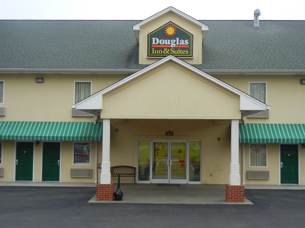 Douglas Inn & Suites Cleveland Exterior foto